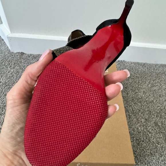 Louboutin heels. - Picture 3 of 5